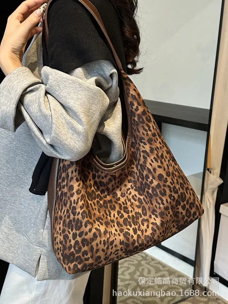 Leopard Print Large Capacity Women's Shoulder Bag - Image 8