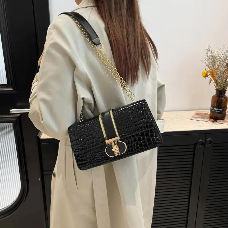 Red Croc Leather Shoulder Bag for Women 2024 - Image 8