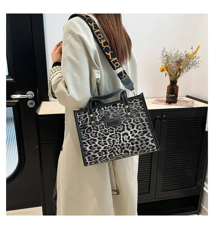 Leopard Print Women's High-end Tote Bag — feature 13