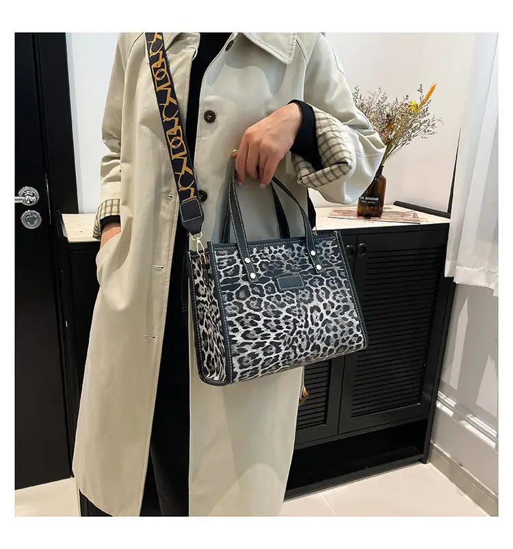 Leopard Print Women's High-end Tote Bag — feature 14
