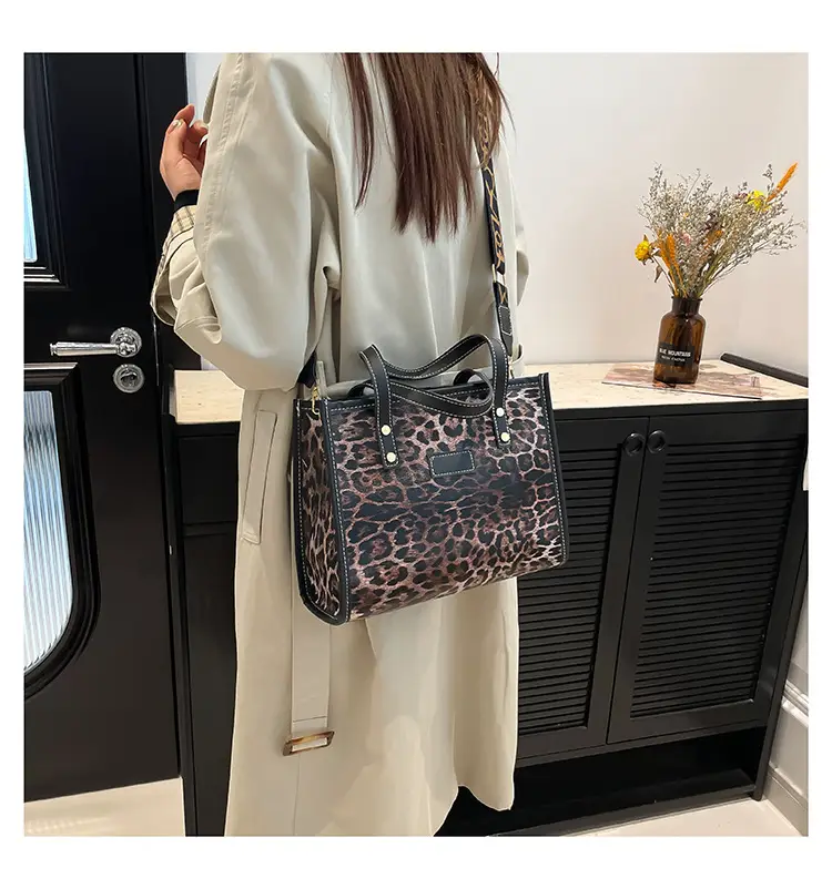 Leopard Print Women's High-end Tote Bag — feature 16