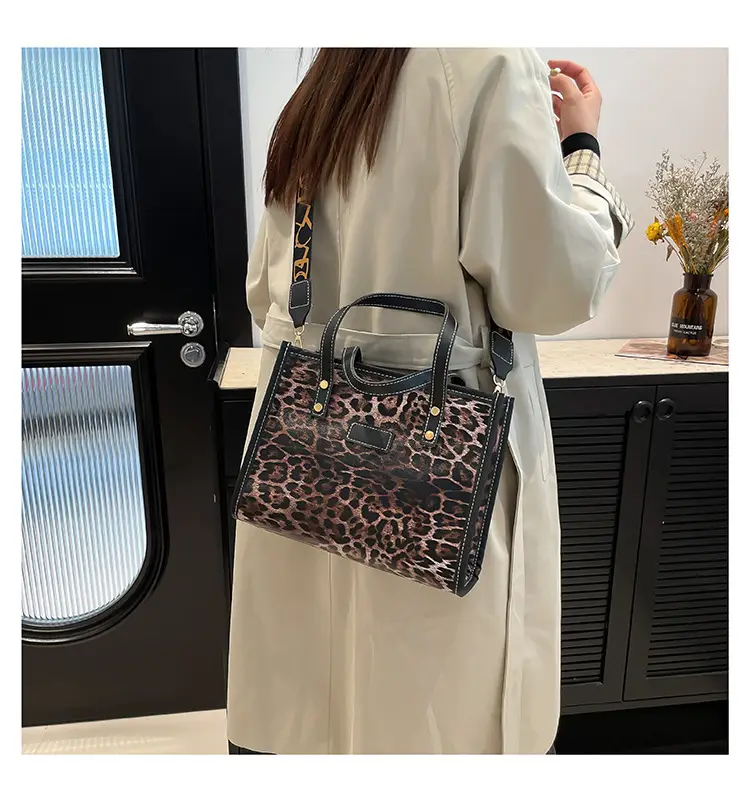 Leopard Print Women's High-end Tote Bag — feature 17