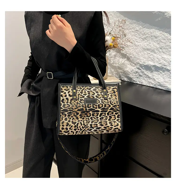 Leopard Print Women's High-end Tote Bag — feature 19