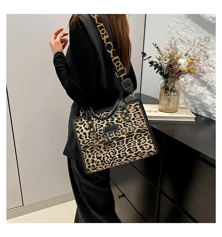 Leopard Print Women's High-end Tote Bag — feature 21