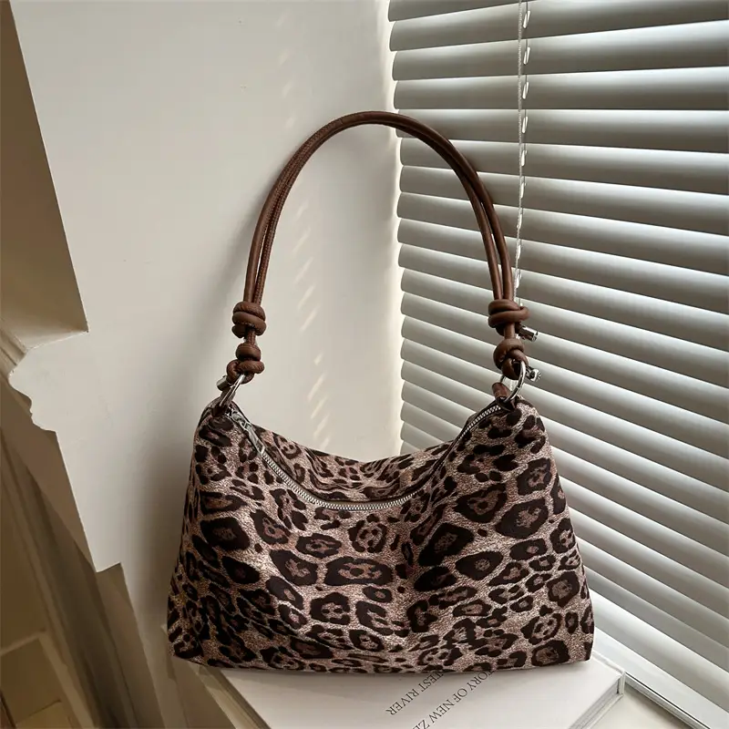 Leopard Print Women's Large Capacity Shoulder Bag - Image 4