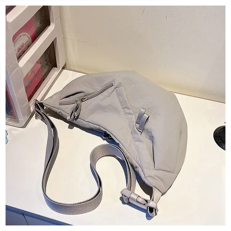 Japanese Style Crossbody Dumpling Bag Men's 2024 New Large Capacity Fitness Neutral Workwear Street Shoulder Crossbody Dumpling Bag — feature 28