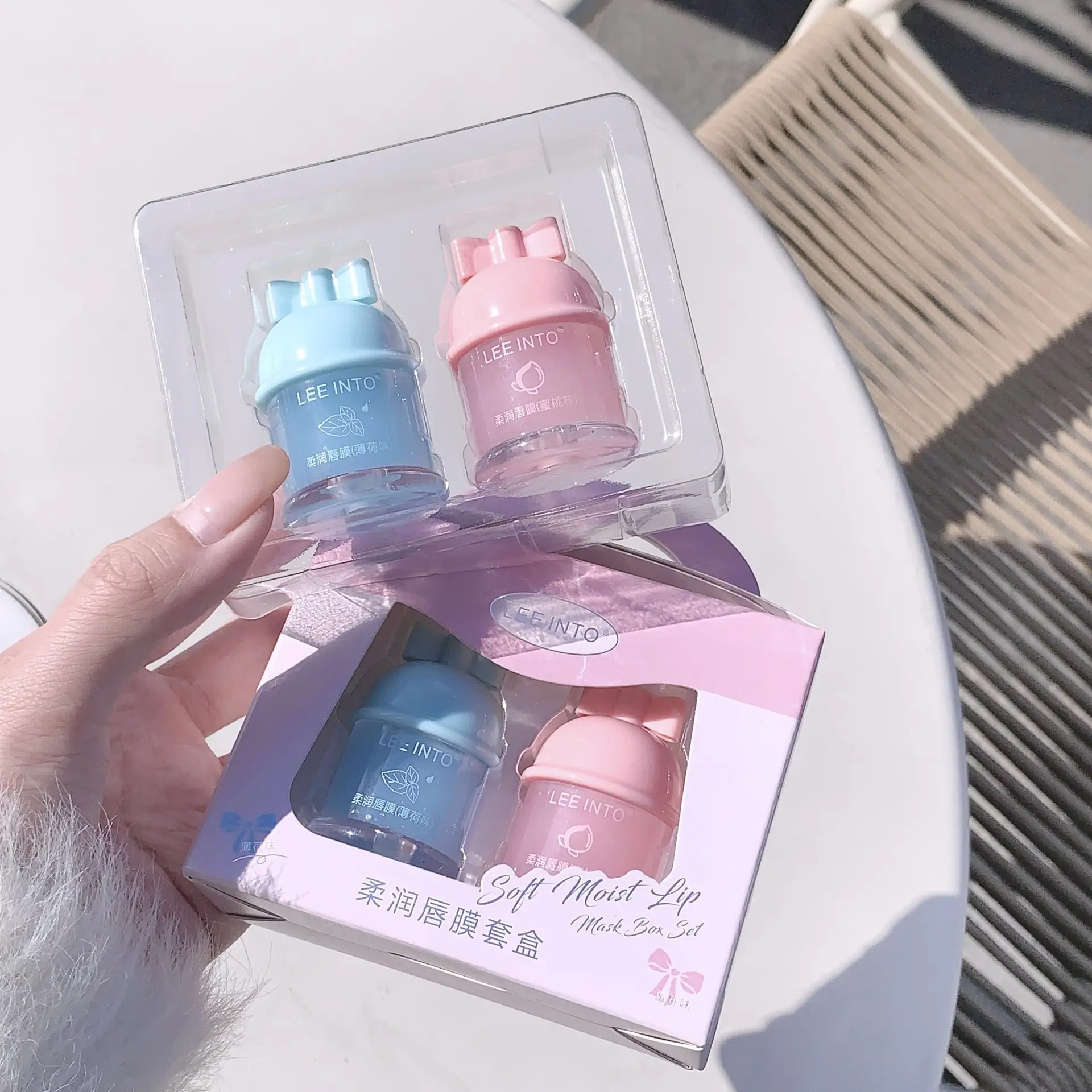 LEEINTO Frozen Lip Moisturizer Pink & Blue — feature 11