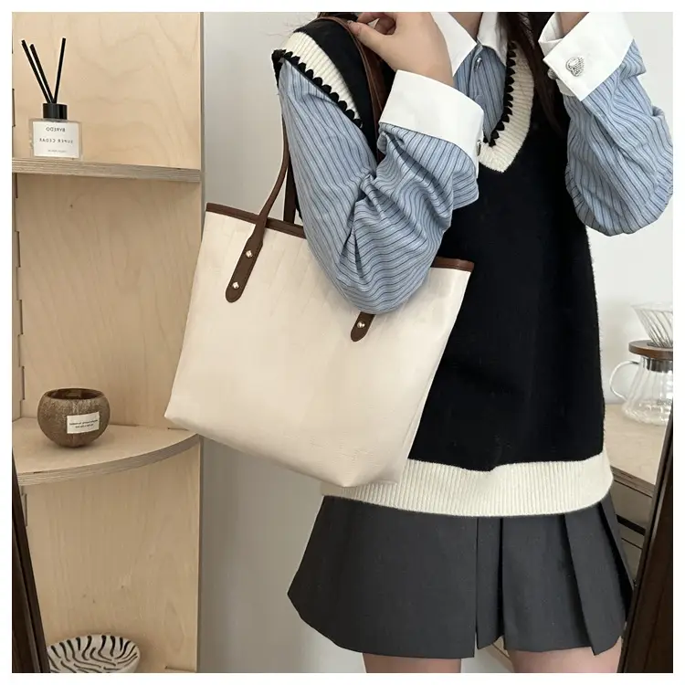 Black Large Capacity Women's Tote Bag Winter 2024 — feature 11
