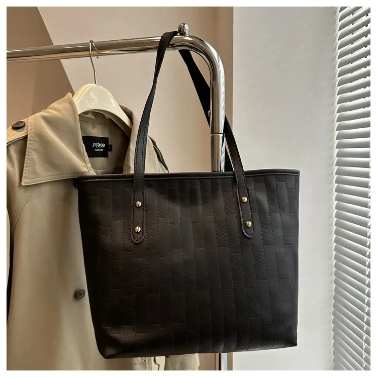 Black Large Capacity Women's Tote Bag Winter 2024 — feature 14