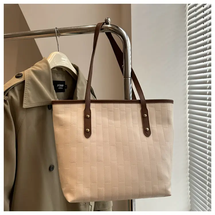 Black Large Capacity Women's Tote Bag Winter 2024 — feature 15
