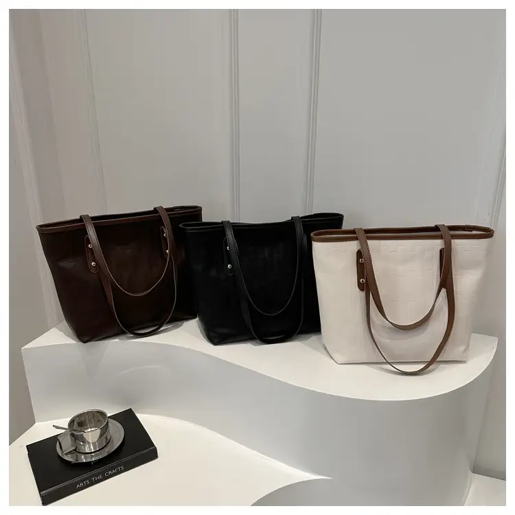 Black Large Capacity Women's Tote Bag Winter 2024 — feature 16