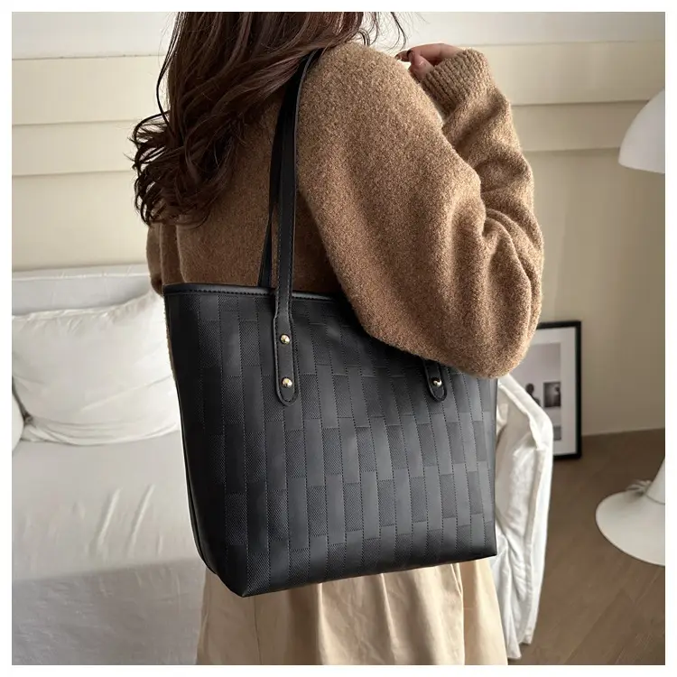 Black Large Capacity Women's Tote Bag Winter 2024 — feature 9