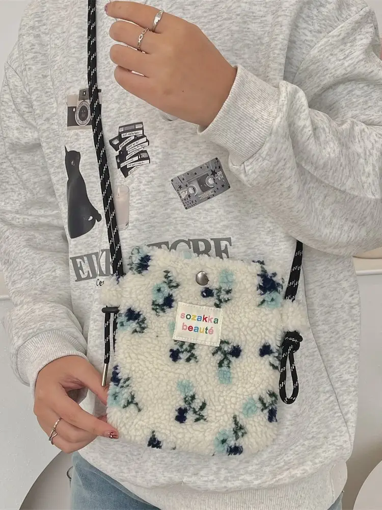 Cute Plush Flower Shoulder Bag for Women - Image 4