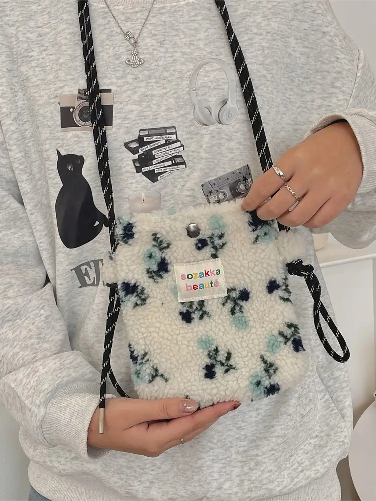 Cute Plush Flower Shoulder Bag for Women - Image 5