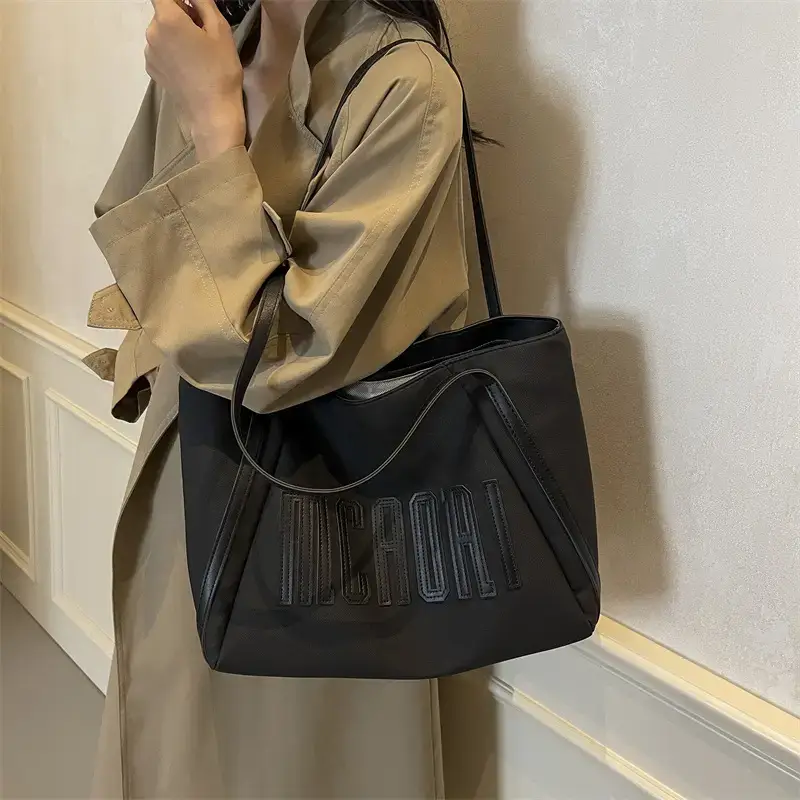 Large Capacity Vintage Black Shoulder Bag for Women