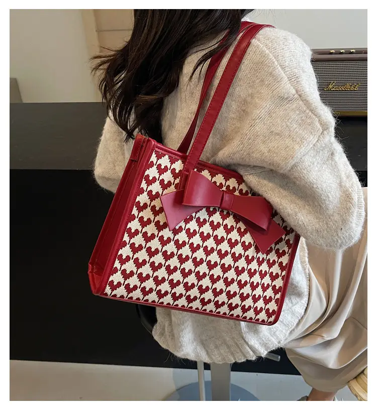 Red Large Capacity Women's Shoulder Bag — feature 1