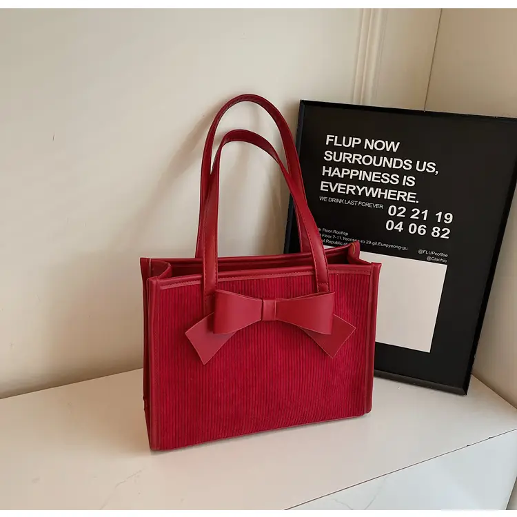 Red Large Capacity Women's Shoulder Bag — feature 13