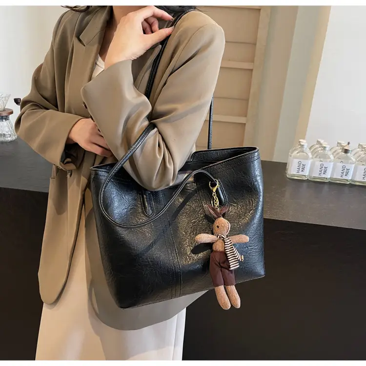 Women's Beige Leather Shoulder Bag with Bow Decor — feature 14