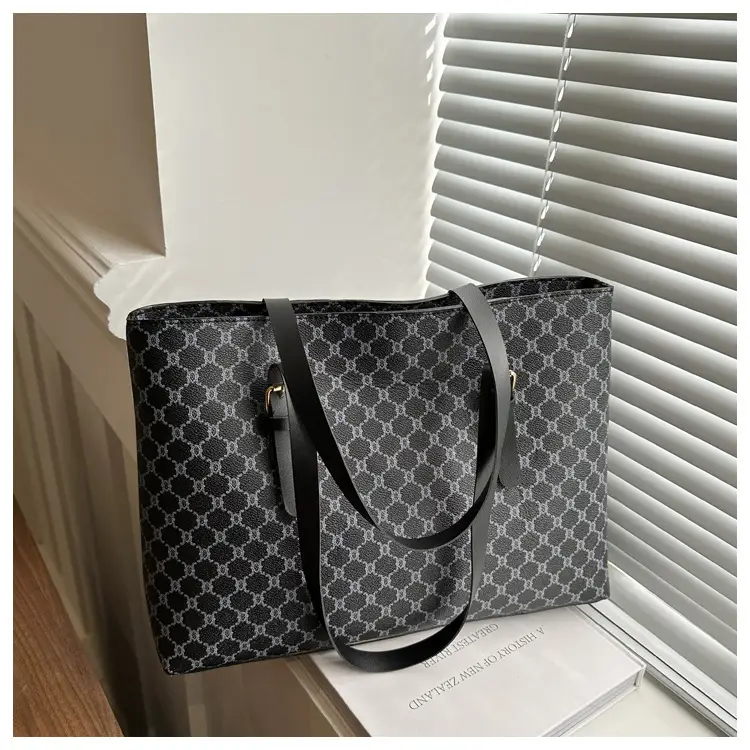 Women's Large Capacity Shoulder Bag Brown Monogram Pattern — feature 10