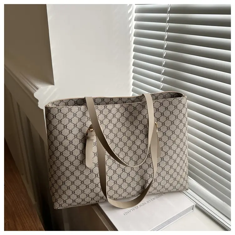 Women's Large Capacity Shoulder Bag Brown Monogram Pattern — feature 11