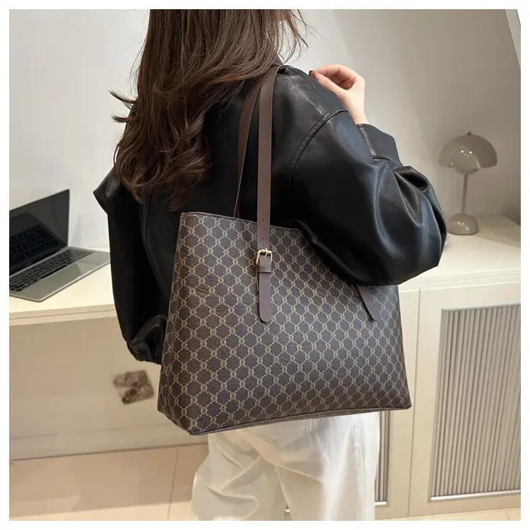 Women's Large Capacity Shoulder Bag Brown Monogram Pattern — feature 28