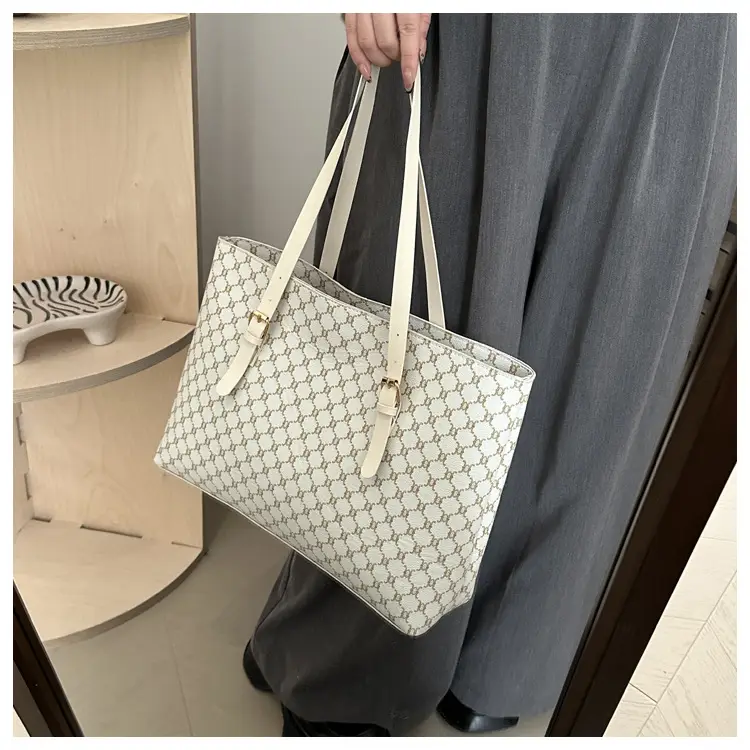 Women's Large Capacity Shoulder Bag Brown Monogram Pattern — feature 33