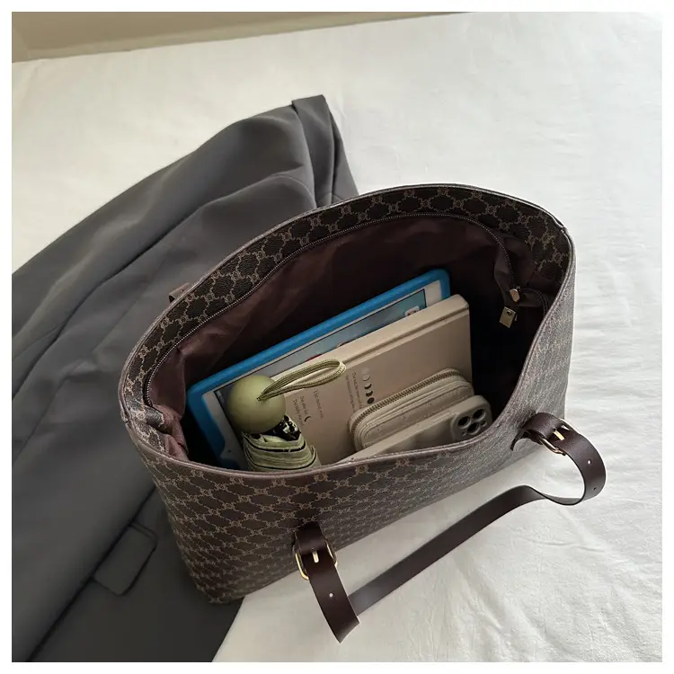 Women's Large Capacity Shoulder Bag Brown Monogram Pattern — feature 40