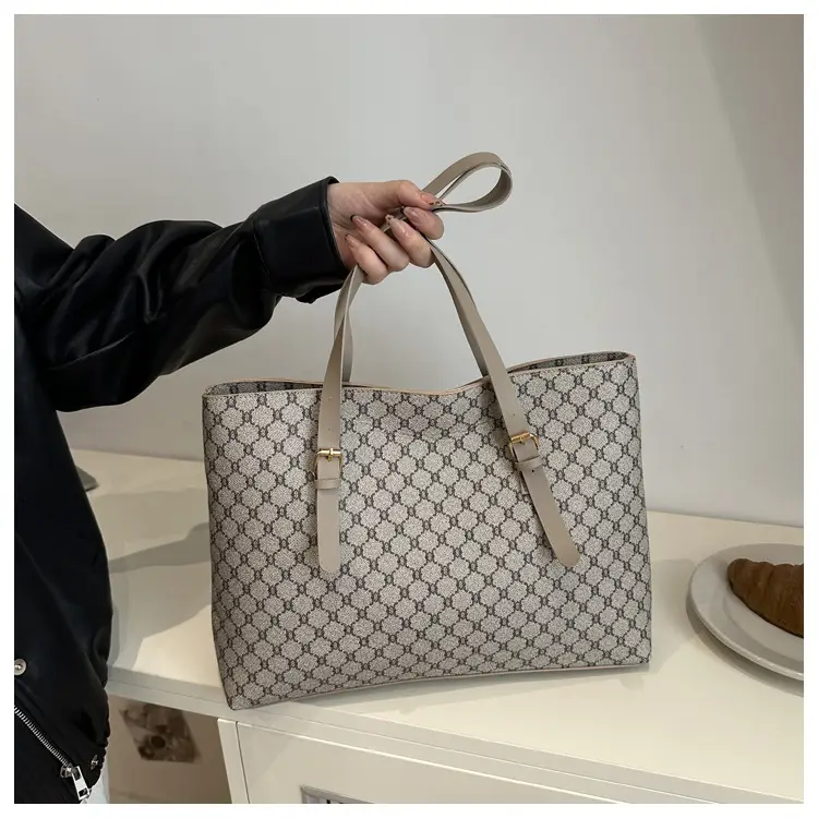 Women's Large Capacity Shoulder Bag Brown Monogram Pattern — feature 42