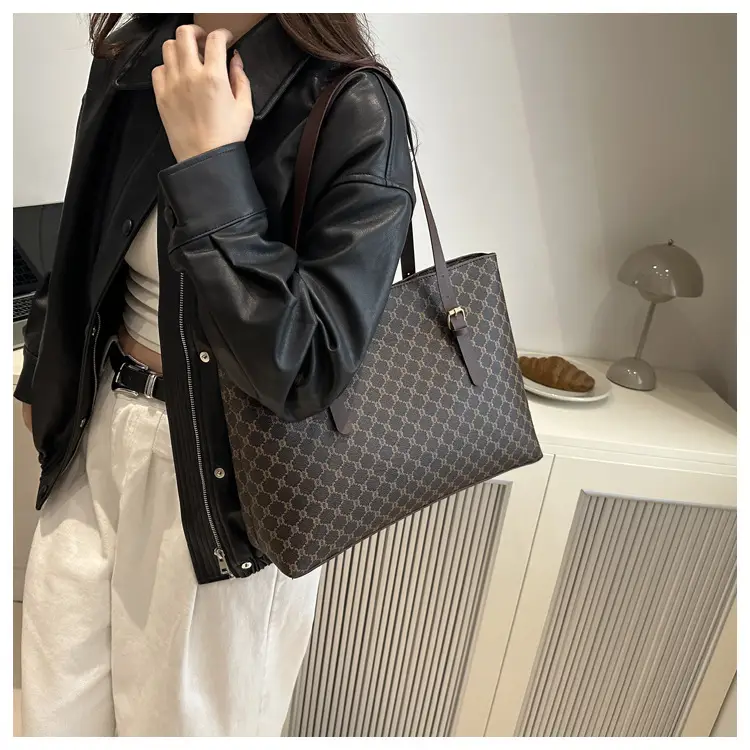 Women's Large Capacity Shoulder Bag Brown Monogram Pattern — feature 46