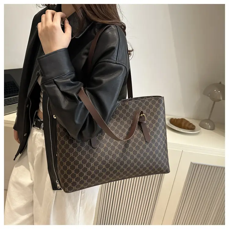 Women's Large Capacity Shoulder Bag Brown Monogram Pattern — feature 47
