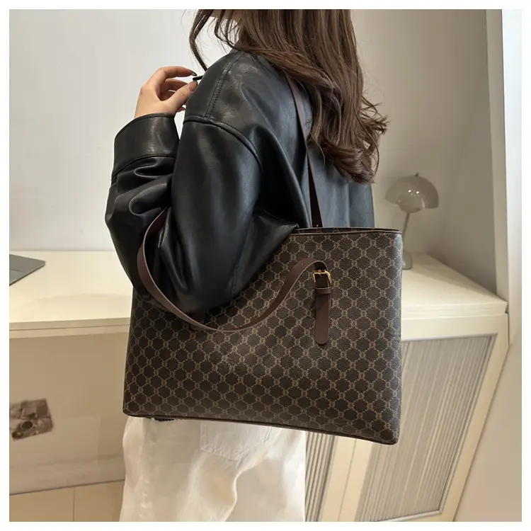Women's Large Capacity Shoulder Bag Brown Monogram Pattern — feature 48