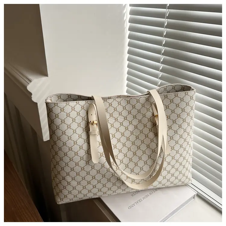 Women's Large Capacity Shoulder Bag Brown Monogram Pattern — feature 9