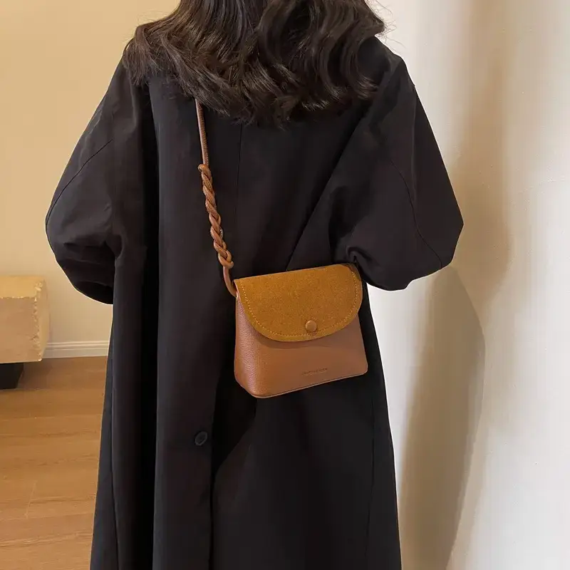 Women's Niche Brown Woven Shoulder Bag 2023 - Image 7