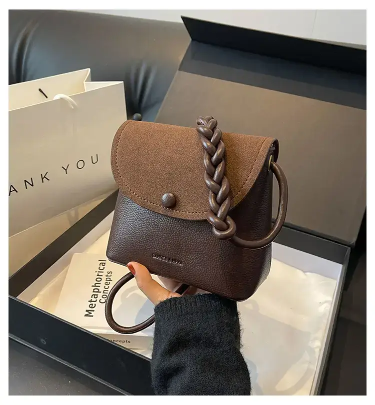 Women's Niche Brown Woven Shoulder Bag 2023 — feature 1