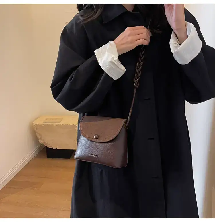 Women's Niche Brown Woven Shoulder Bag 2023 — feature 13