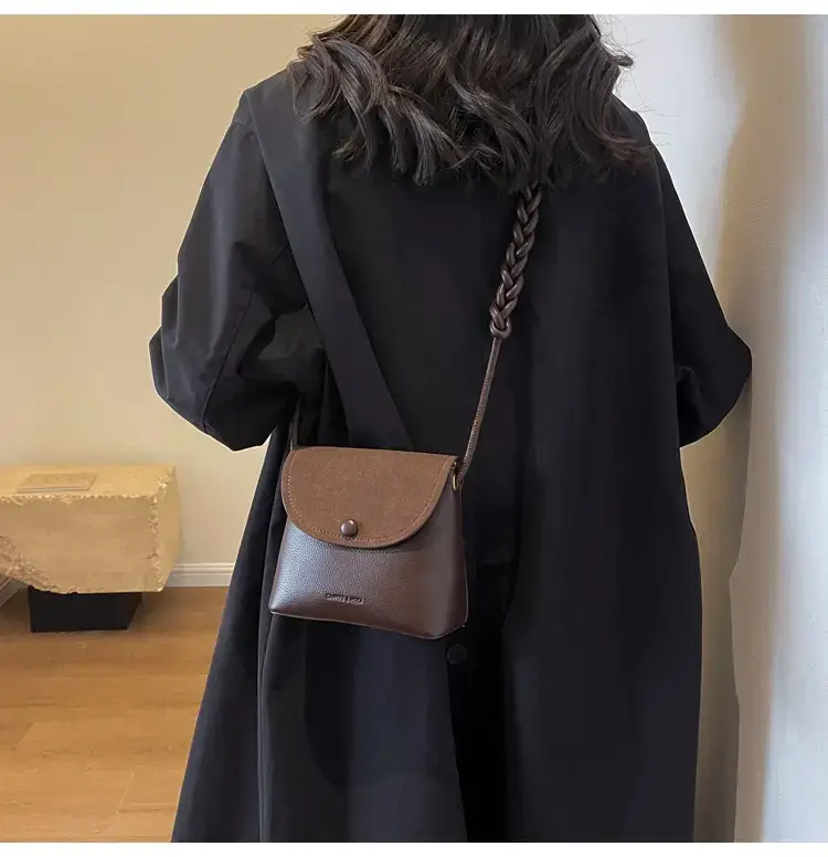 Women's Niche Brown Woven Shoulder Bag 2023 — feature 14