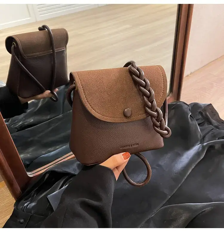Women's Niche Brown Woven Shoulder Bag 2023 — feature 44