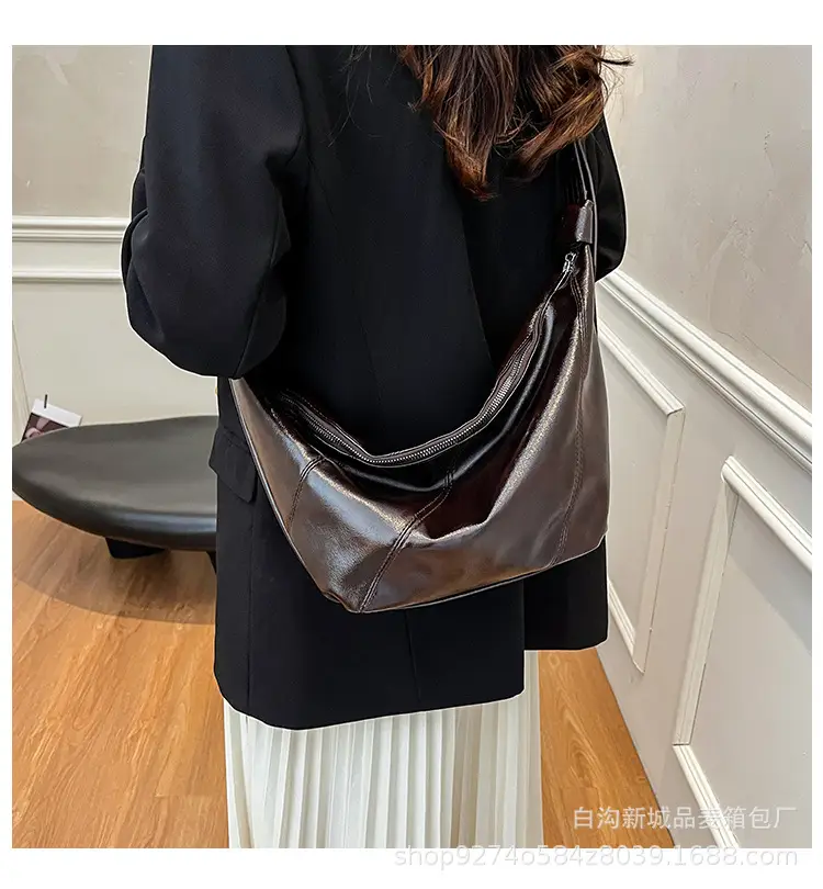 Women's Brown Croc Texture Shoulder Bag 2026 — feature 1