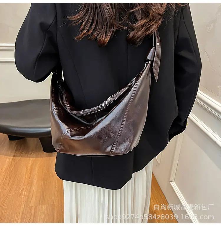 Women's Brown Croc Texture Shoulder Bag 2026 — feature 13