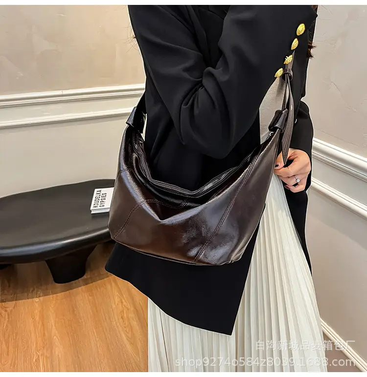 Women's Brown Croc Texture Shoulder Bag 2026 — feature 14