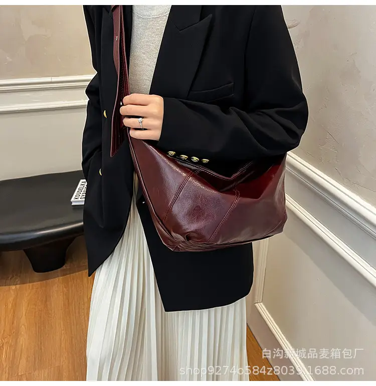 Women's Brown Croc Texture Shoulder Bag 2026 — feature 15