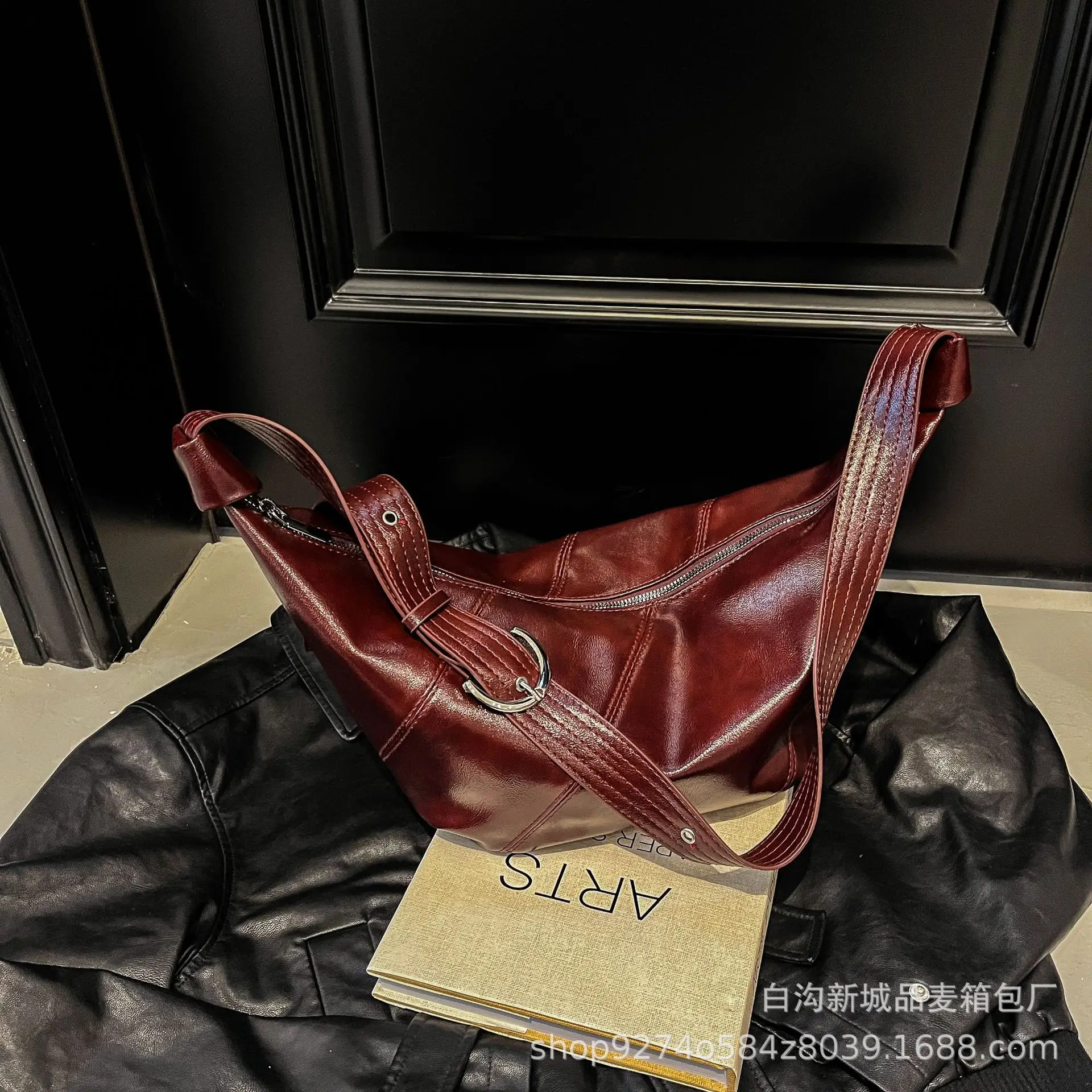Women's Brown Croc Texture Shoulder Bag 2026 - Image 4