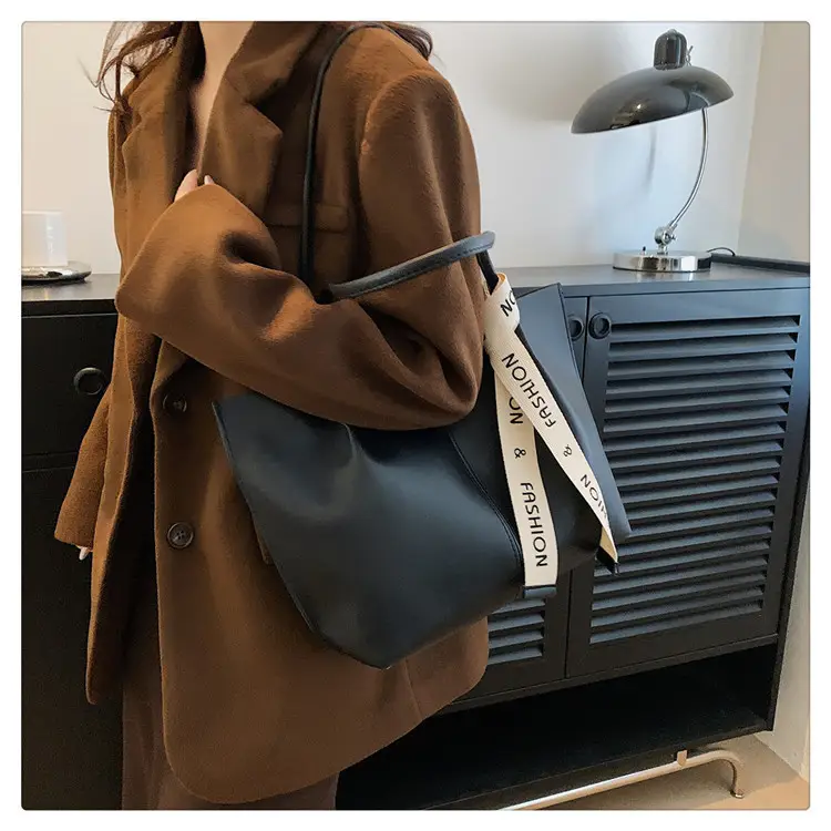 Large Capacity Women's Brown Shoulder Tote Bag — feature 19
