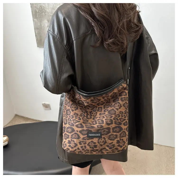 Leopard Print Matte Crossbody Bag Large Capacity 2026 — feature 13