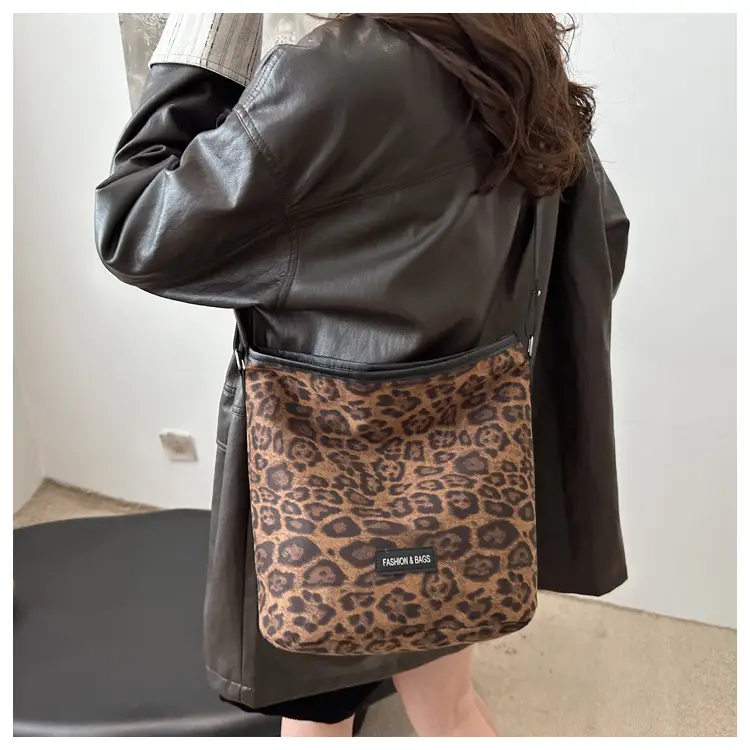 Leopard Print Matte Crossbody Bag Large Capacity 2026 — feature 14