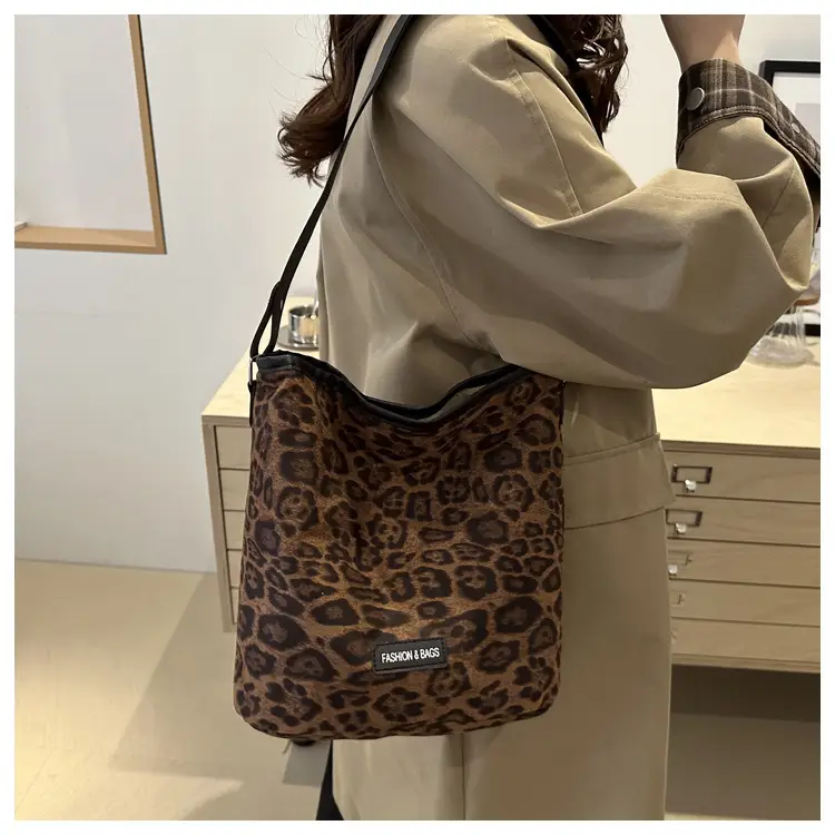 Leopard Print Matte Crossbody Bag Large Capacity 2026 — feature 25