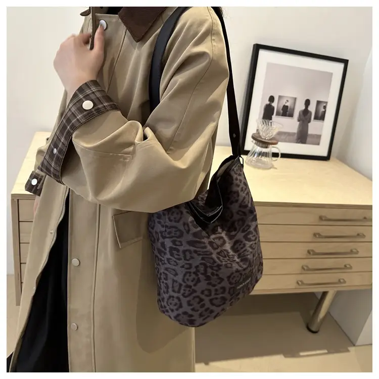 Leopard Print Matte Crossbody Bag Large Capacity 2026 — feature 30