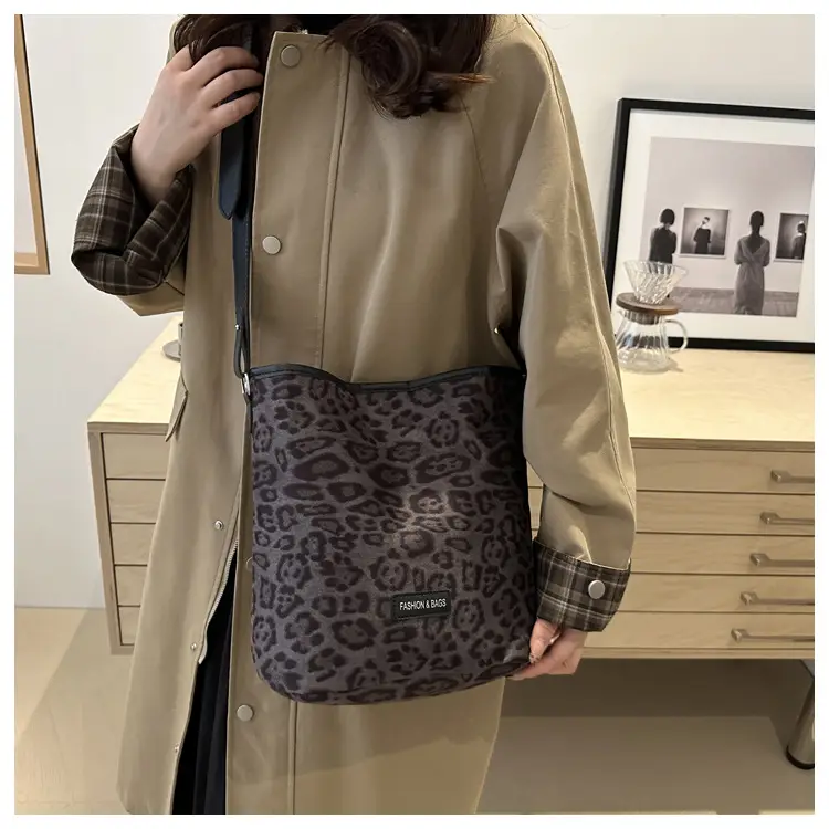 Leopard Print Matte Crossbody Bag Large Capacity 2026 — feature 31