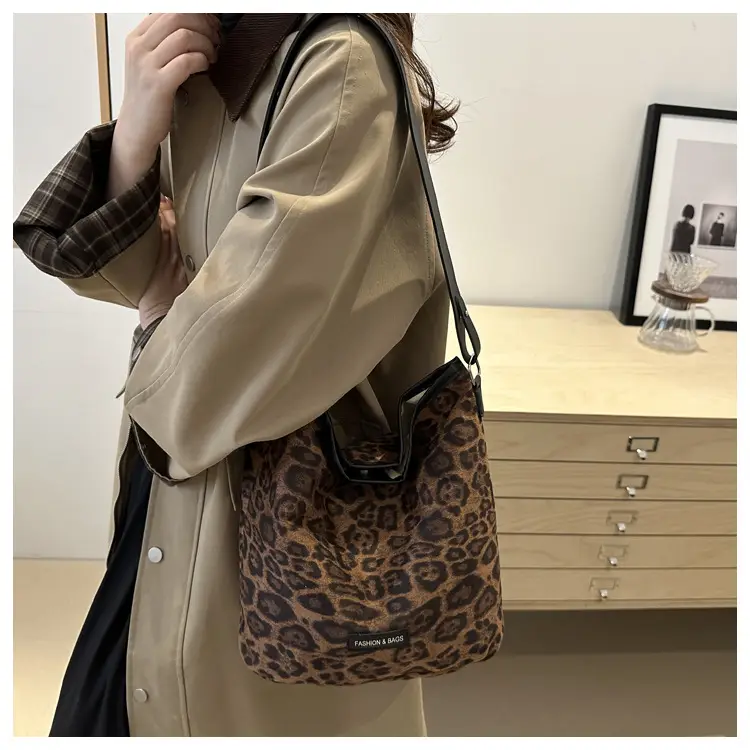 Leopard Print Matte Crossbody Bag Large Capacity 2026 — feature 36