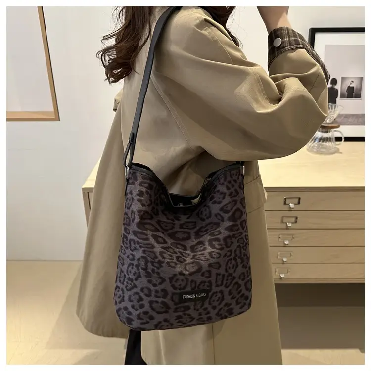 Leopard Print Matte Crossbody Bag Large Capacity 2026 — feature 39